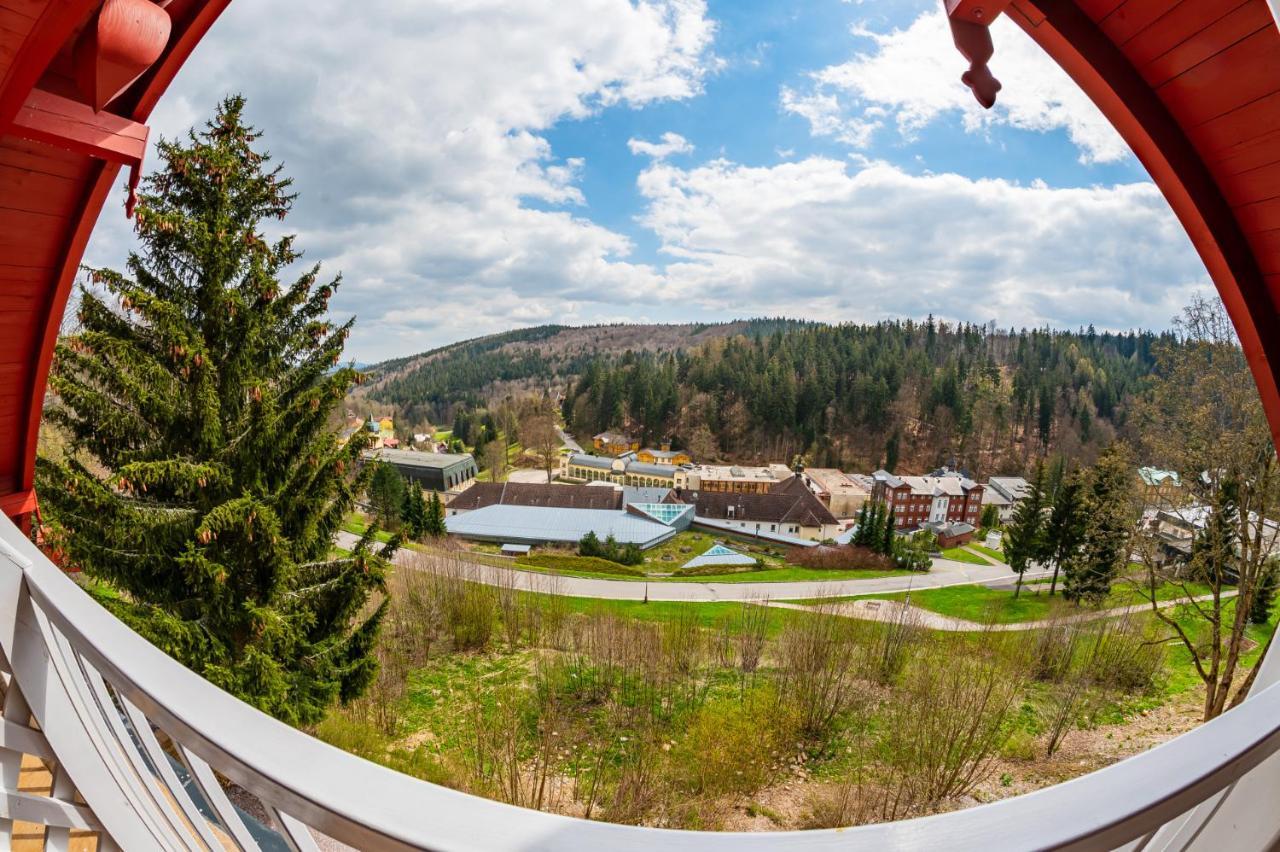 Penzion Zamecek Janske Lazne Exterior foto